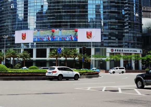 广州珠江新城雅居乐中央LED广告牌投放案例图